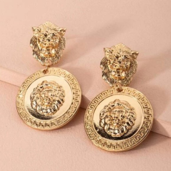✨Gold Lion 🦁 Drop Earrings✨ - Picture 5 of 6